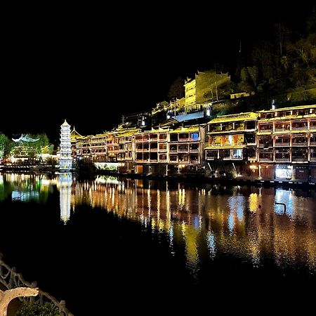 Lqj Riverside Guest House فنغهوانغ المظهر الخارجي الصورة